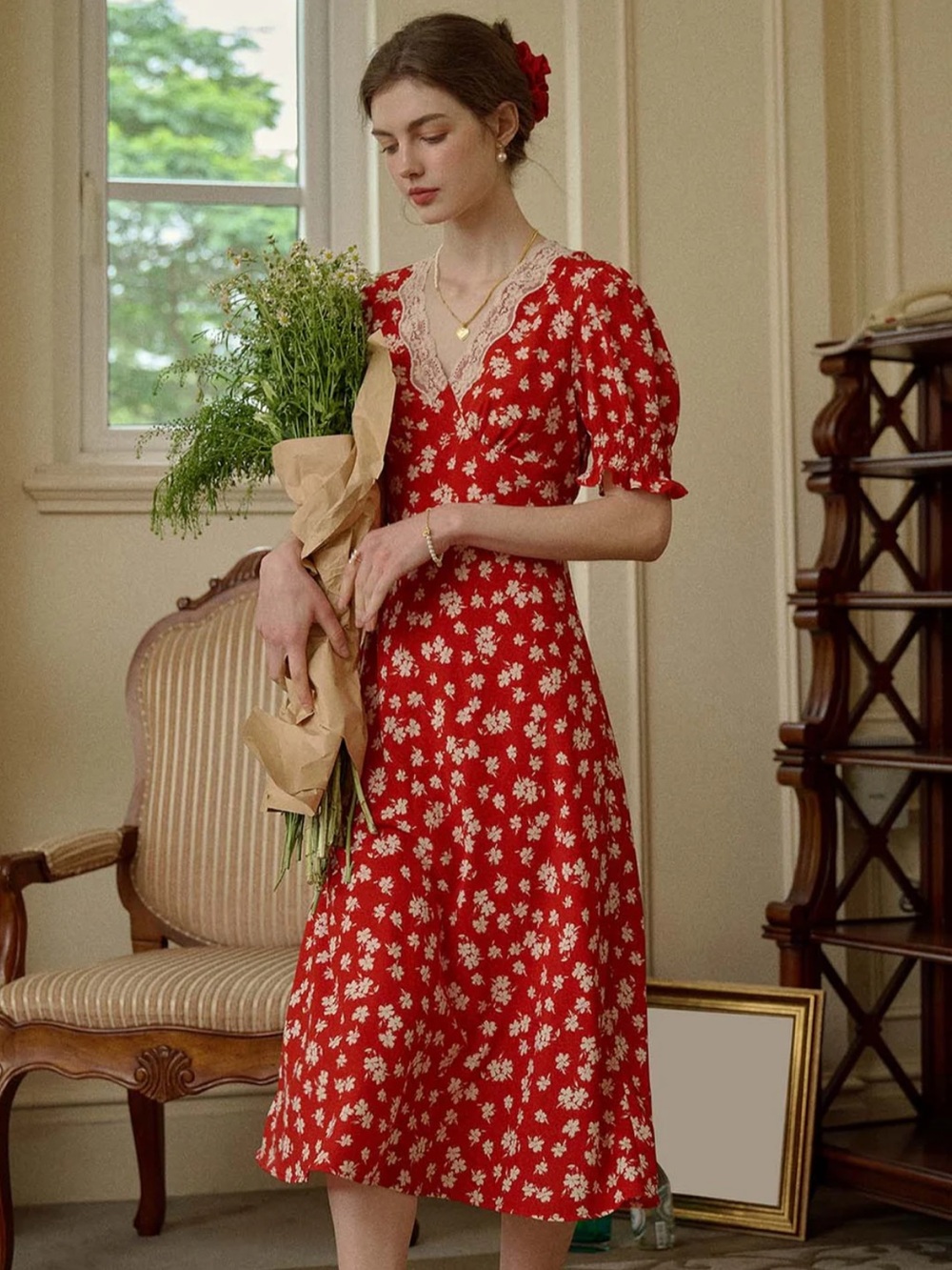 Simple Retro Stormi Charming V-neck Lace Trimmed Floral Print Dress Medium NWT